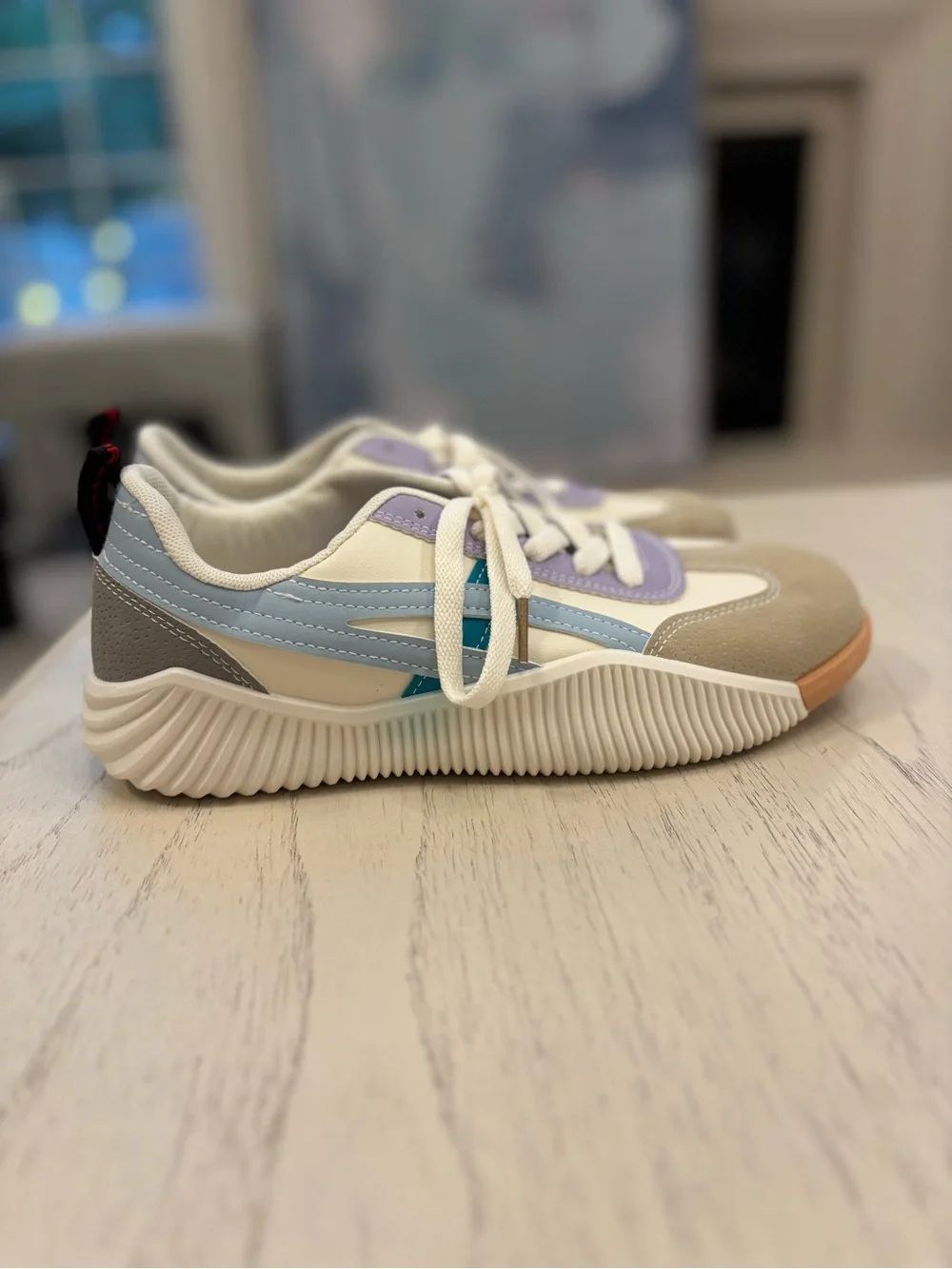Women’s size 8 De Florance Retro Sneakers Lavender Blue NWT